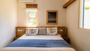 a bed in a room with two windows at Bigarade sur Mer 