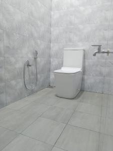 Ένα μπάνιο στο Hirudee Villa