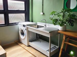 Φωτογραφία από το άλμπουμ του Obahomu Vacation House for 4-8 pax, 5 min walk to Icon Siam στη Μπανγκόκ