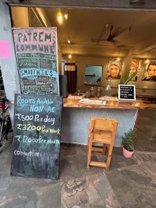 Chứng chỉ, giải thưởng, bảng hiệu hoặc các tài liệu khác trưng bày tại Patrem's Guest House