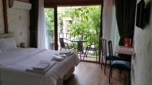 Postel nebo postele na pokoji v ubytování Buyukada Cinar Hotel