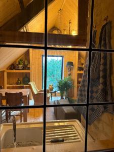 Χώρος καθιστικού στο Alpaca Kot by tinykot