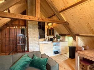 Η κουζίνα ή μικρή κουζίνα στο Alpaca Kot by tinykot +31 φωτογραφίες