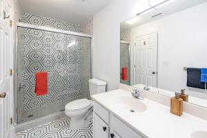 Koupelna v ubytování Mountain Jewel Modern Townhome in the Pines Great Location Near Downtown Flagstaff + 45 fotografií