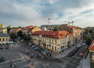 Nespecifikovaný výhled na destinaci Vilnius nebo výhled na město při pohledu z hotelu + 59 fotografií