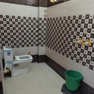 Ένα μπάνιο στο New Gaytri Place Near by Prem Mandir