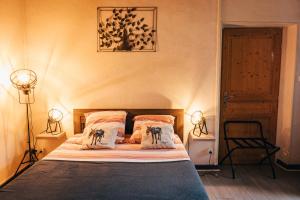 Ένα ή περισσότερα κρεβάτια σε δωμάτιο στο Gite et chambres d'Hotes de Cozance +89 φωτογραφίες