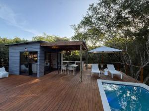 Bazén v ubytování The Dome, Private Pool, Hot tub, Free Standing Bath, Private Game Reserve, Stargazing, Giraffe Tower, Romantic Getaway, Ultimate Bush Luxury nebo v jeho okolí