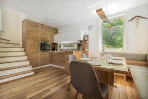 Kuchyň nebo kuchyňský kout v ubytování Pool Villa Katja Kranjska Gora - Happy Rentals + 19 fotografií