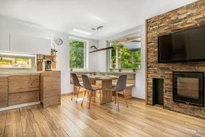 TV a/nebo společenská místnost v ubytování Pool Villa Katja Kranjska Gora - Happy Rentals