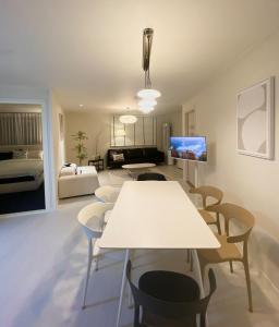 TV a/nebo společenská místnost v ubytování 넓고 편리한 숙소