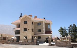 Gallery image of Ö Cedres Apartments in Al Arz