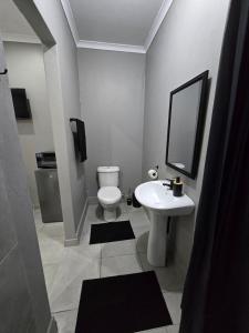 Koupelna v ubytování Zhantique Guest House 2- Unit 8