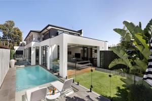 Bazén v ubytování Bayside Grandeur w Heated Pool,Spa,Sauna,5 Ensuites nebo v jeho okolí