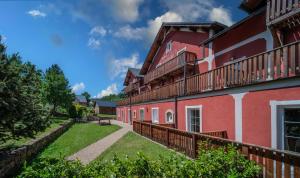El edificio en el que está el hotel