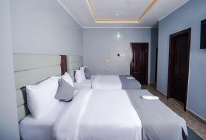 Ένα ή περισσότερα κρεβάτια σε δωμάτιο στο Asato Hotel