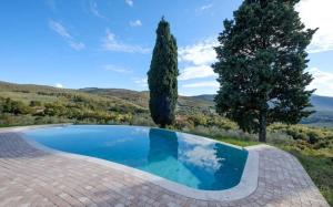 Bazén v ubytování Villa Poggiostelle By Halldis nebo v jeho okolí