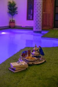 a bird sitting on a table with a plate of food at Dar Elinor Fez in Fès