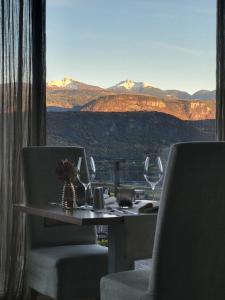 Nespecifikovaný výhled na hory nebo výhled na hory při pohledu z hotelu