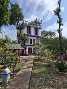 Zahrada ubytování Ribsweet Treetops Bed and Breakfast + 9 fotografií