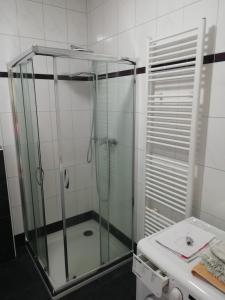 Koupelna v ubytování Die Glocke + 8 fotografií