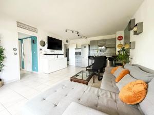 Fotografie z fotogalerie ubytování Appartement 214 supérieur - LES SUITES DE ROBINSON - Résidence avec piscine en bord de Siagne, à Mandelieu-La-Napoule v destinaci Mandelieu-la-Napoule