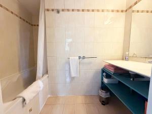 Fotografie z fotogalerie ubytování Appartement 214 supérieur - LES SUITES DE ROBINSON - Résidence avec piscine en bord de Siagne, à Mandelieu-La-Napoule v destinaci Mandelieu-la-Napoule + 1 fotografie