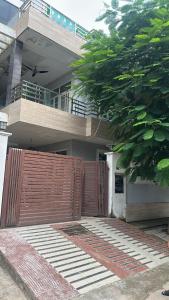 Το κτήριο όπου στεγάζεται  το hostel