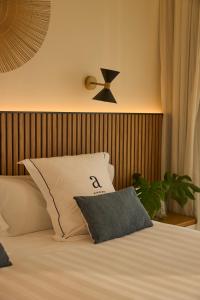 Ένα ή περισσότερα κρεβάτια σε δωμάτιο στο Hotel Almirante