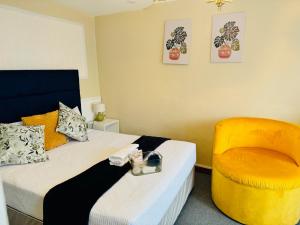 Postel nebo postele na pokoji v ubytování GoldenWays Motel Mbabane