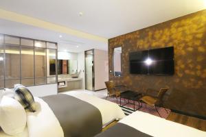 Μια τηλεόραση ή/και κέντρο ψυχαγωγίας στο Lime Hotel