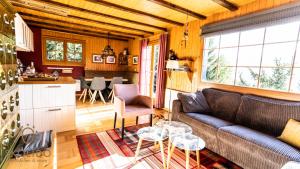 Η κουζίνα ή μικρή κουζίνα στο Chalet Dorle, Riederalp Golmenegg +8 φωτογραφίες