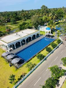 Swimmingpoolen hos eller tæt på Casa Santorini Negombo Resort Apartment