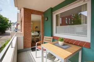 Balkón nebo terasa v ubytování Middenmang