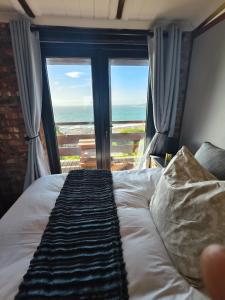 Postel nebo postele na pokoji v ubytování Hidden Gem