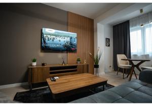 Et tv og/eller underholdning på The Blue Sanctuary by Blvd 70B2 - Premium Modern Apartment + 20 billeder