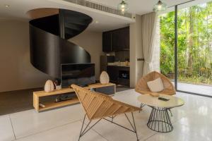 バンサレーにあるOceanphere Residence by Prop Hopperのリビングルーム(薄型テレビ、椅子付) +28枚の写真