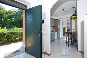 a green door in a kitchen with a table at Viola in Colico