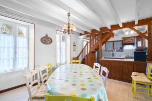 Kuchyň nebo kuchyňský kout v ubytování Gite piscine chauffée - Sauvignac