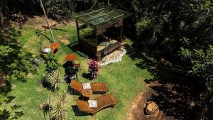 an overhead view of a garden with chairs and a table at Teepee - Tipi da Serra in Brumadinho +13 photos