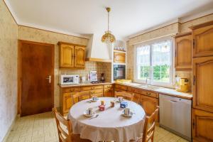 Kuchyň nebo kuchyňský kout v ubytování Ty Mor Sioul - 4 km de la plage