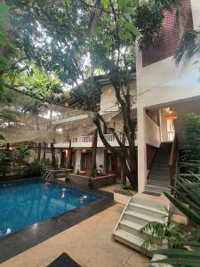 La alberca dentro o cerca de Antique Villa for Big company, 10 min walk Morjim Beach