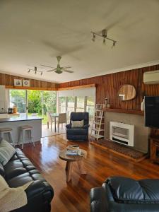 Posezení v ubytování Port Sorell Beach Shack