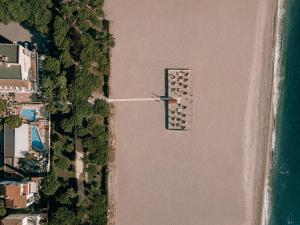 an overhead view of a parking lot next to the beach at Grand Hôtel Du Lido - sur la plage d'Argèles in Argelès-sur-Mer +67 photos