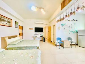 Una televisión o centro de entretenimiento en Lohas-artist B&B