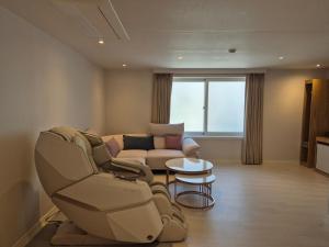 a living room with a couch and a table at Hotel Boreum in Sach'ŏnjil-li