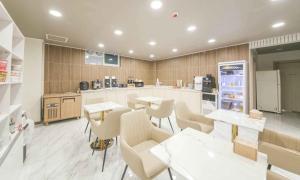 Kuchyň nebo kuchyňský kout v ubytování Hey, Jecheon Hotel