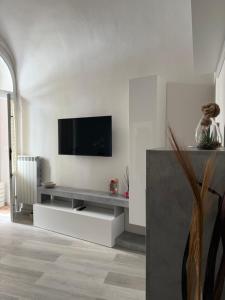 a living room with a television on a white wall at Ad un Passo dal Duomo in Bovino
