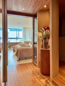 Ένα ή περισσότερα κρεβάτια σε δωμάτιο στο Ermou 18 Private Jacuzzi Apartment