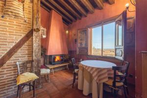 a dining room with a table and a window at La Chatarrería De Ferreros-Otero in Otero de Herreros